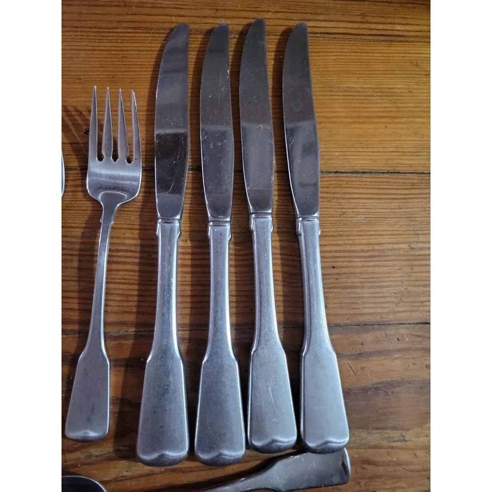 Oneida Heirloom Cube Mark American Colonial 17 PC Flatware Stainless
